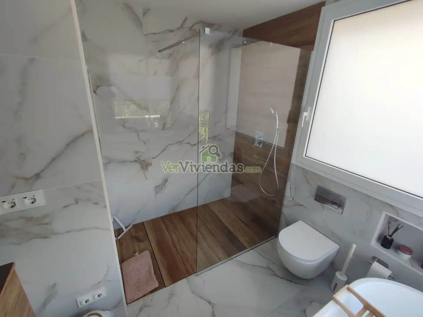 Bathroom of Houses for sale in Vallirana, Barcelona