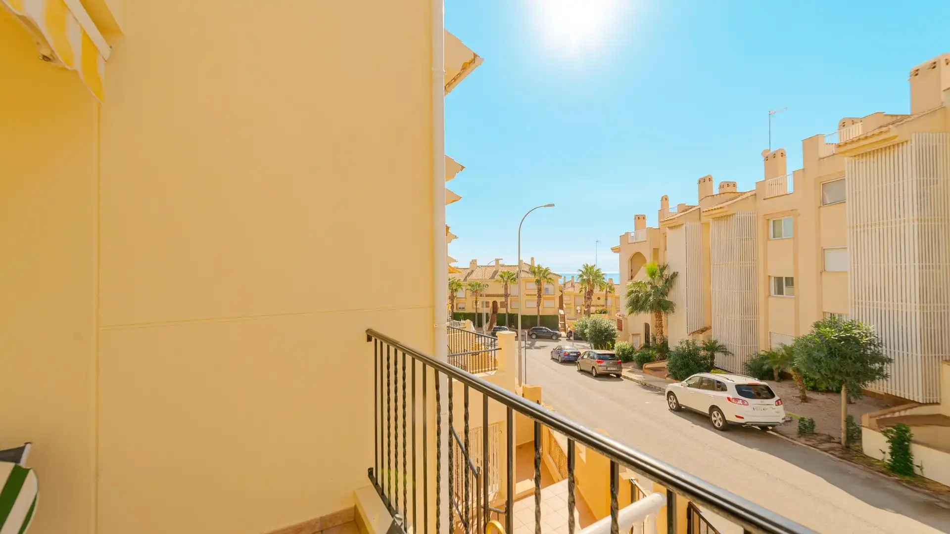 Vista exterior de Casa o xalet en venda en Orihuela amb Jardí privat, Terrassa i Piscina