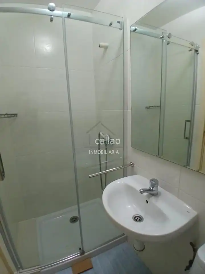 Bathroom of Flat for rent in Ferrol  with Terrace and Furnished