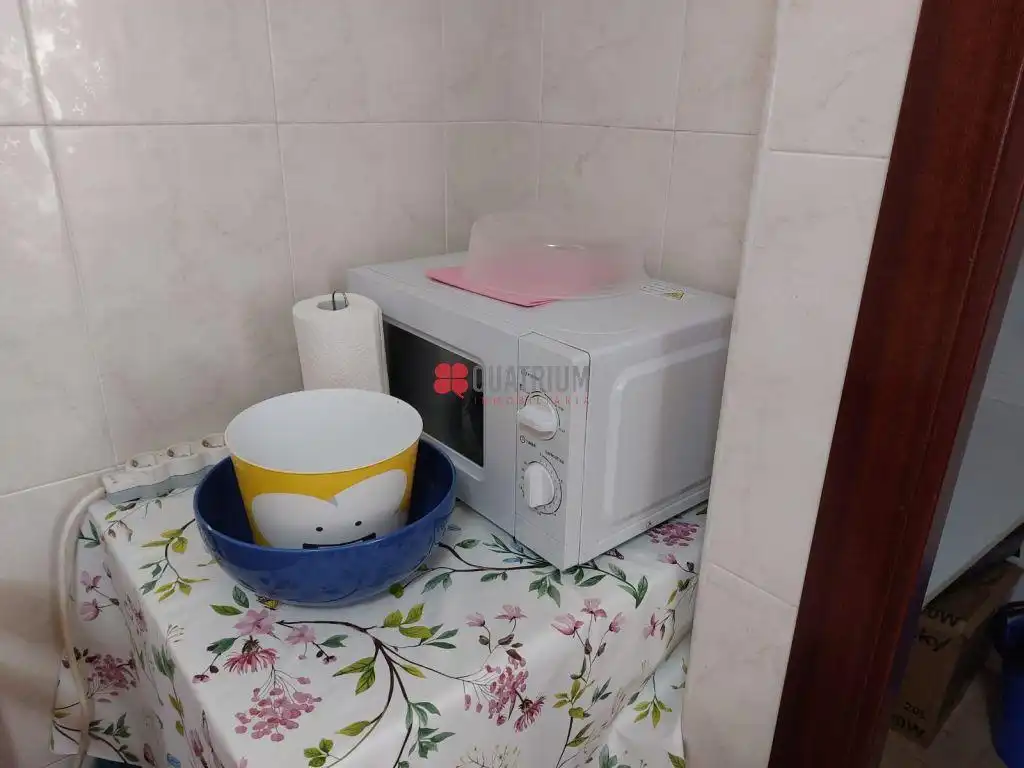 Küche von Wohnung zur Miete in Santiago de Compostela  mit Parkett und Möbliert
