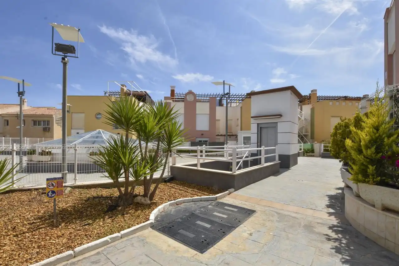 Vista exterior de Apartamento en venta en Vera con Piscina y Amueblado