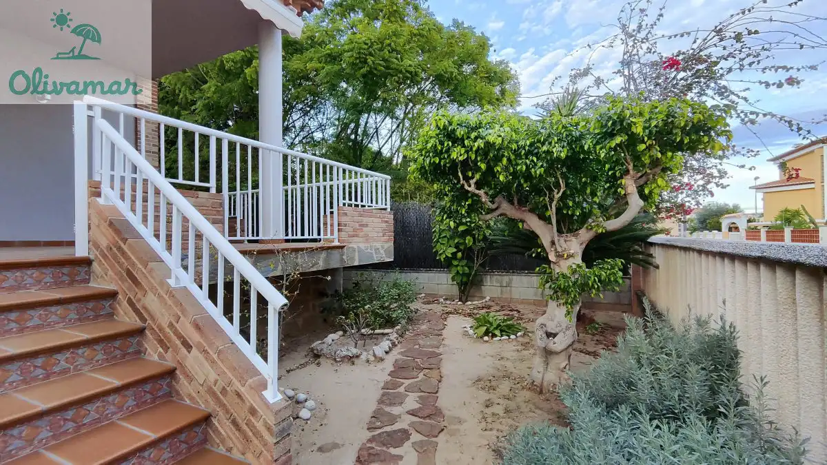 Terrassa de Casa o xalet en venda en Oliva amb Moblat