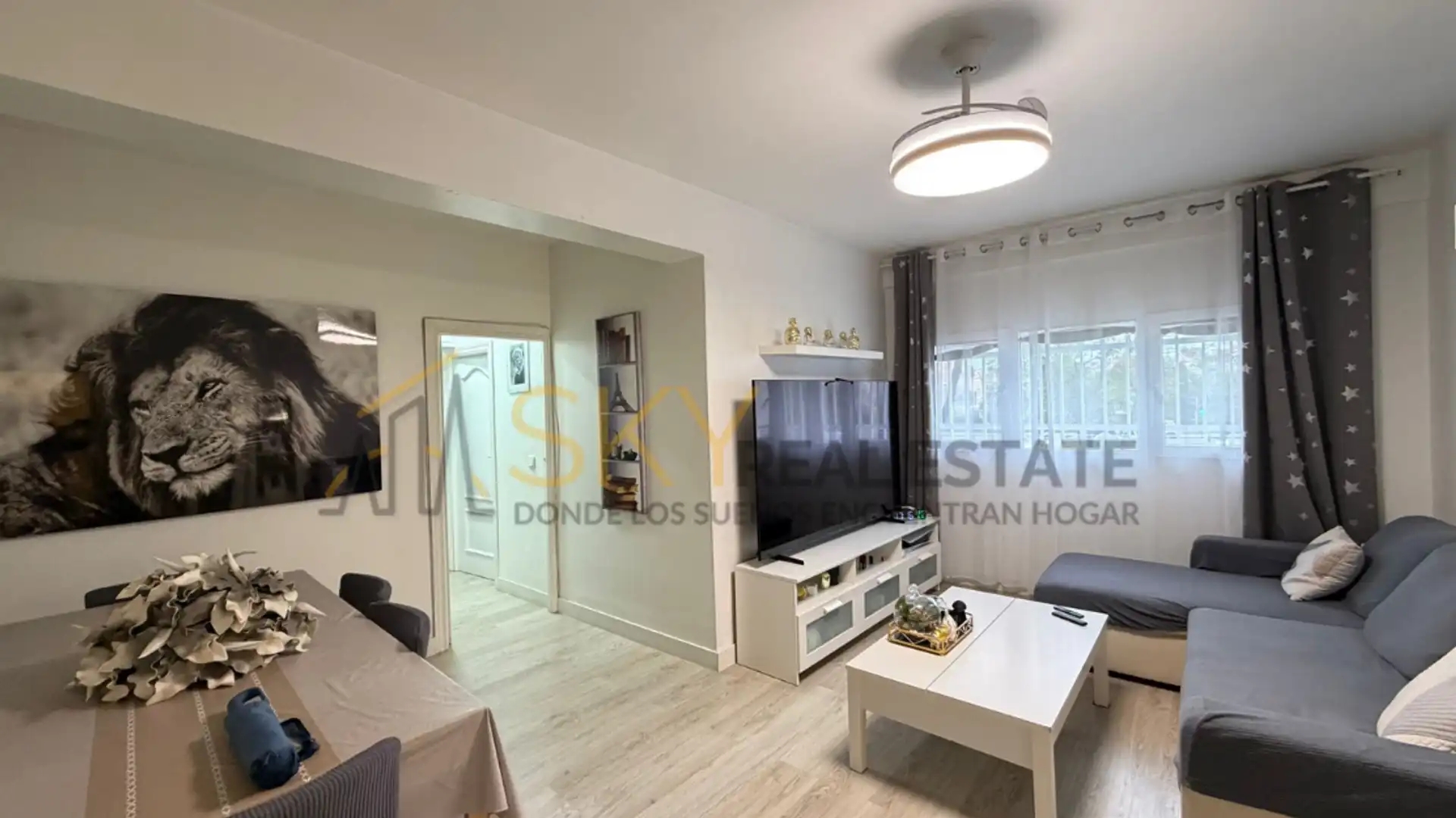 Living room of Flat for sale in  Madrid Capital