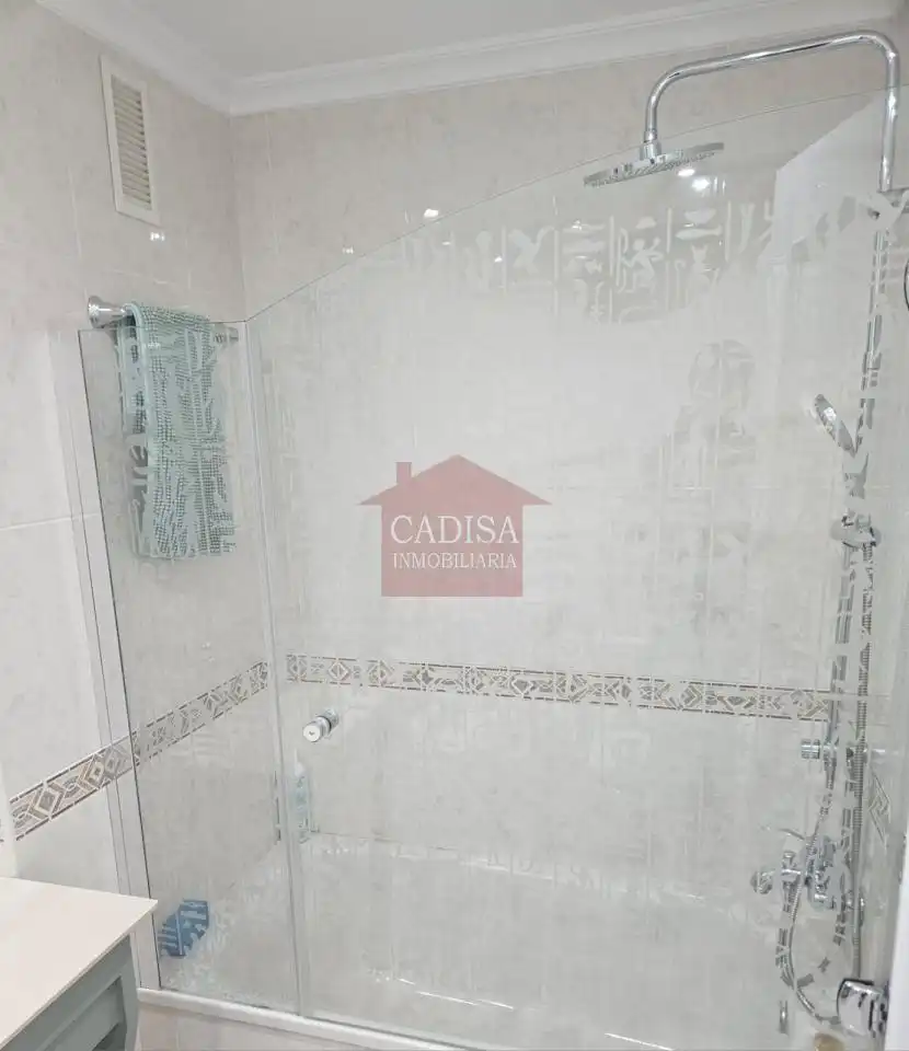Baño de Piso para compartir en Salamanca con Calefacción y Amueblado