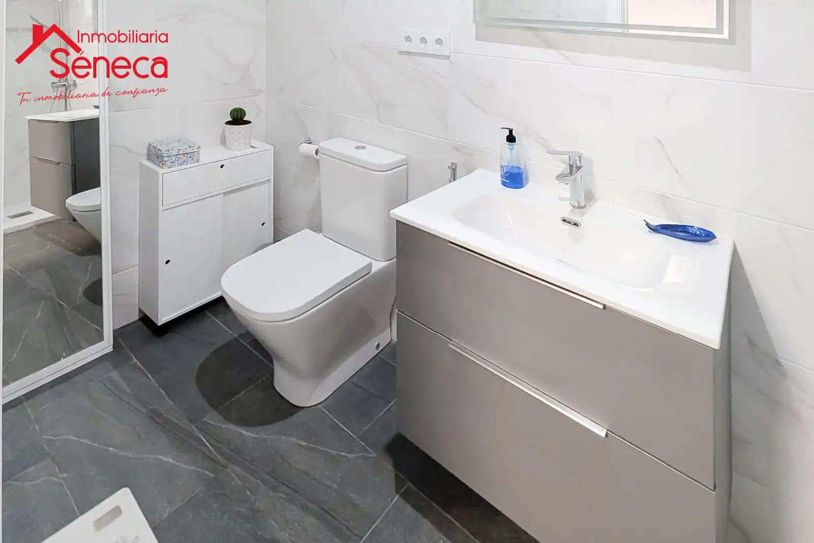 Badezimmer von Wohnung zum Verkauf in Córdoba mit Klimaanlage, Heizung und Terrasse