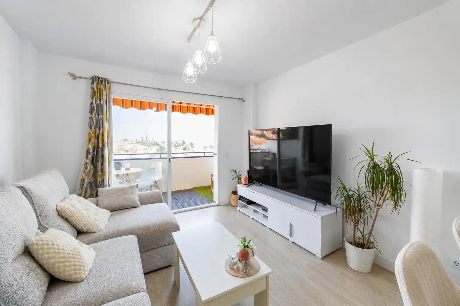 Sala de estar de Piso en venta en Rincón de la Victoria con Aire acondicionado, Calefacción y Terraza
