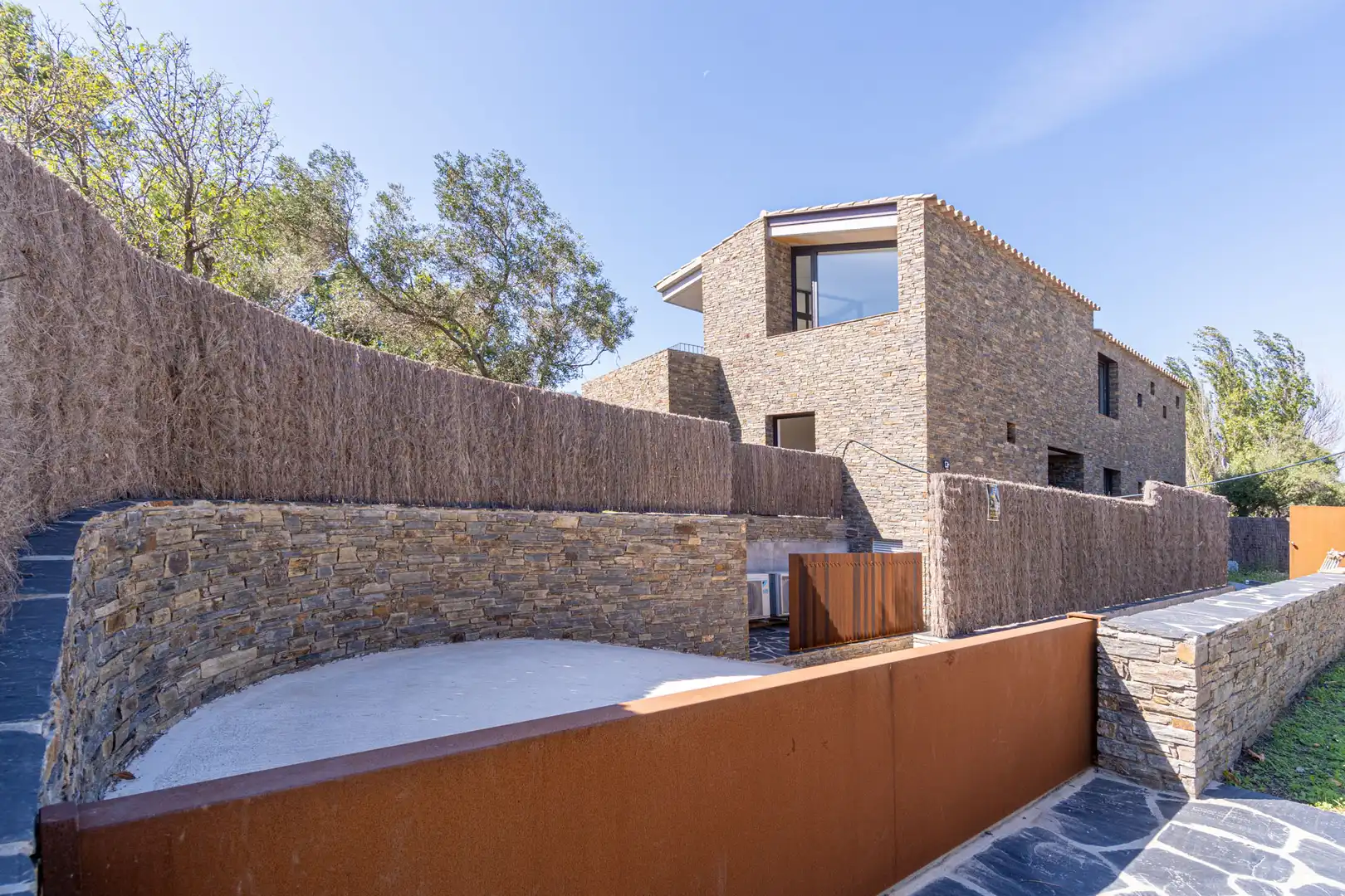 Außenansicht von Haus oder Chalet zum Verkauf in Cadaqués mit Klimaanlage, Heizung und Privatgarten