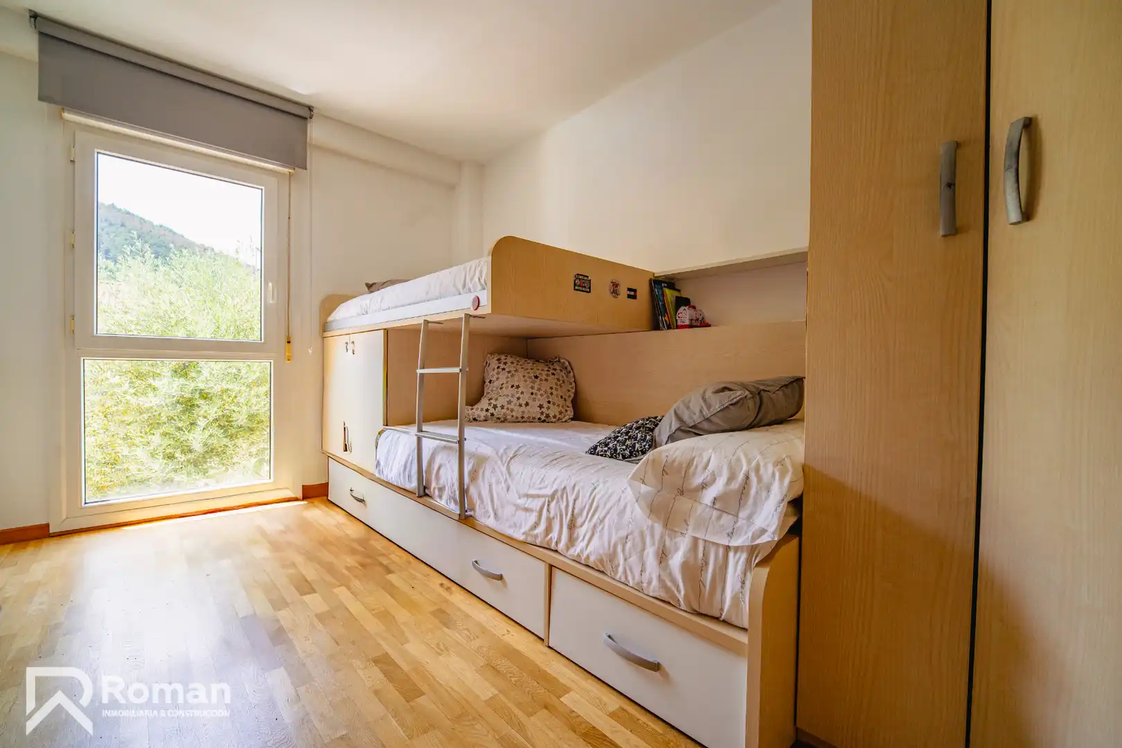 Habitación de Casa adosada en venta en Ezcabarte con Calefacción, Parquet y Terraza
