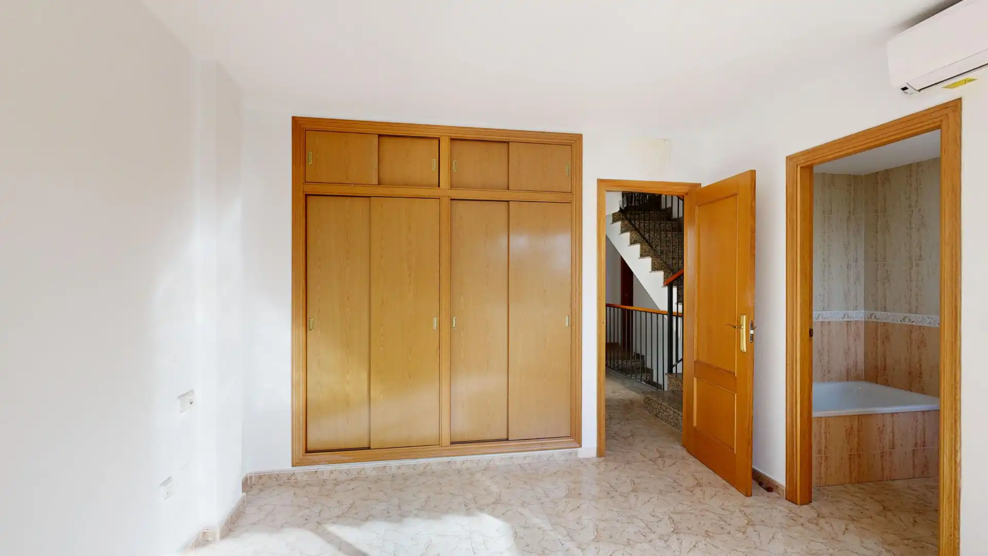 Casa adosada en venta en Murcia con Aire acondicionado, Terraza y Trastero