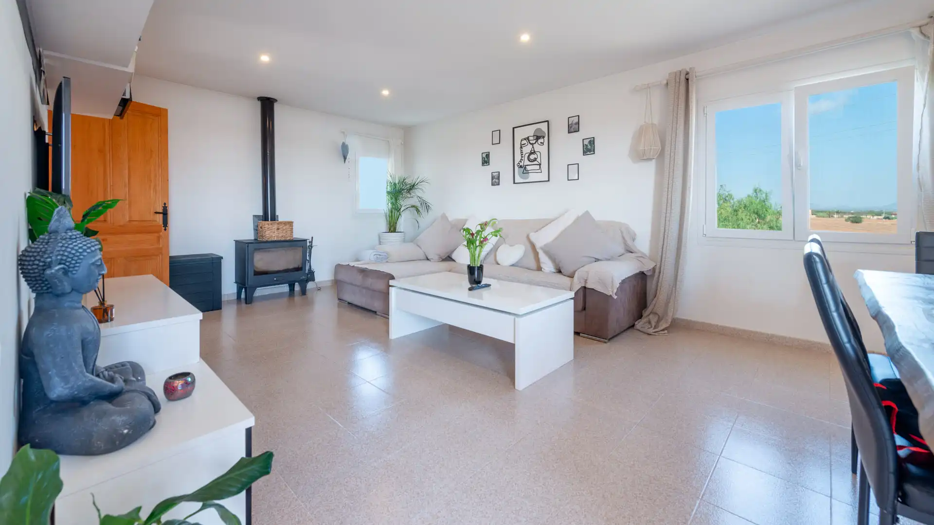 Sala d'estar de Finca rústica en venda en Campos amb Calefacció, Terrassa i Traster