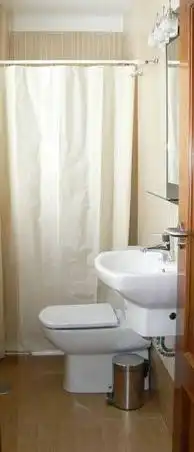 Bathroom of Apartments for rent in Granada  with Air Conditioner, Heating and Terrace