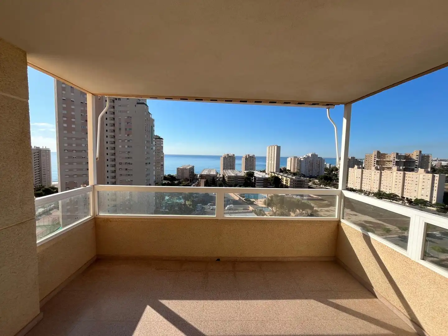 Schlafzimmer von Wohnung zur Miete in El Campello mit Balkon und Gemeinschaftspool