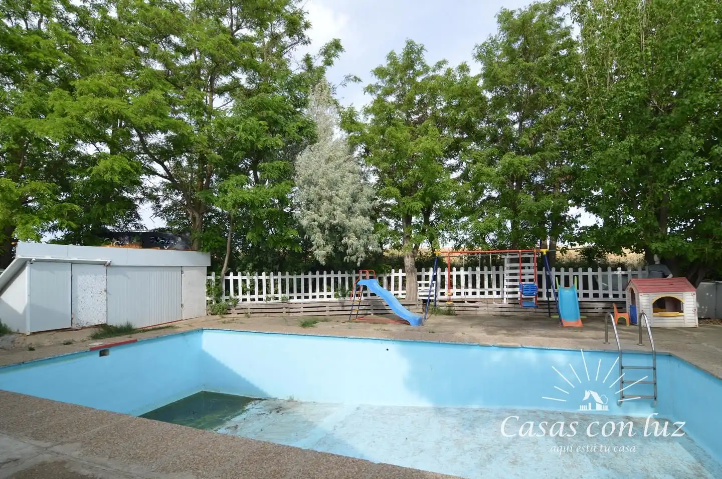 Piscina de Finca rústica en venda en Zaragoza amb Jardí privat i Piscina