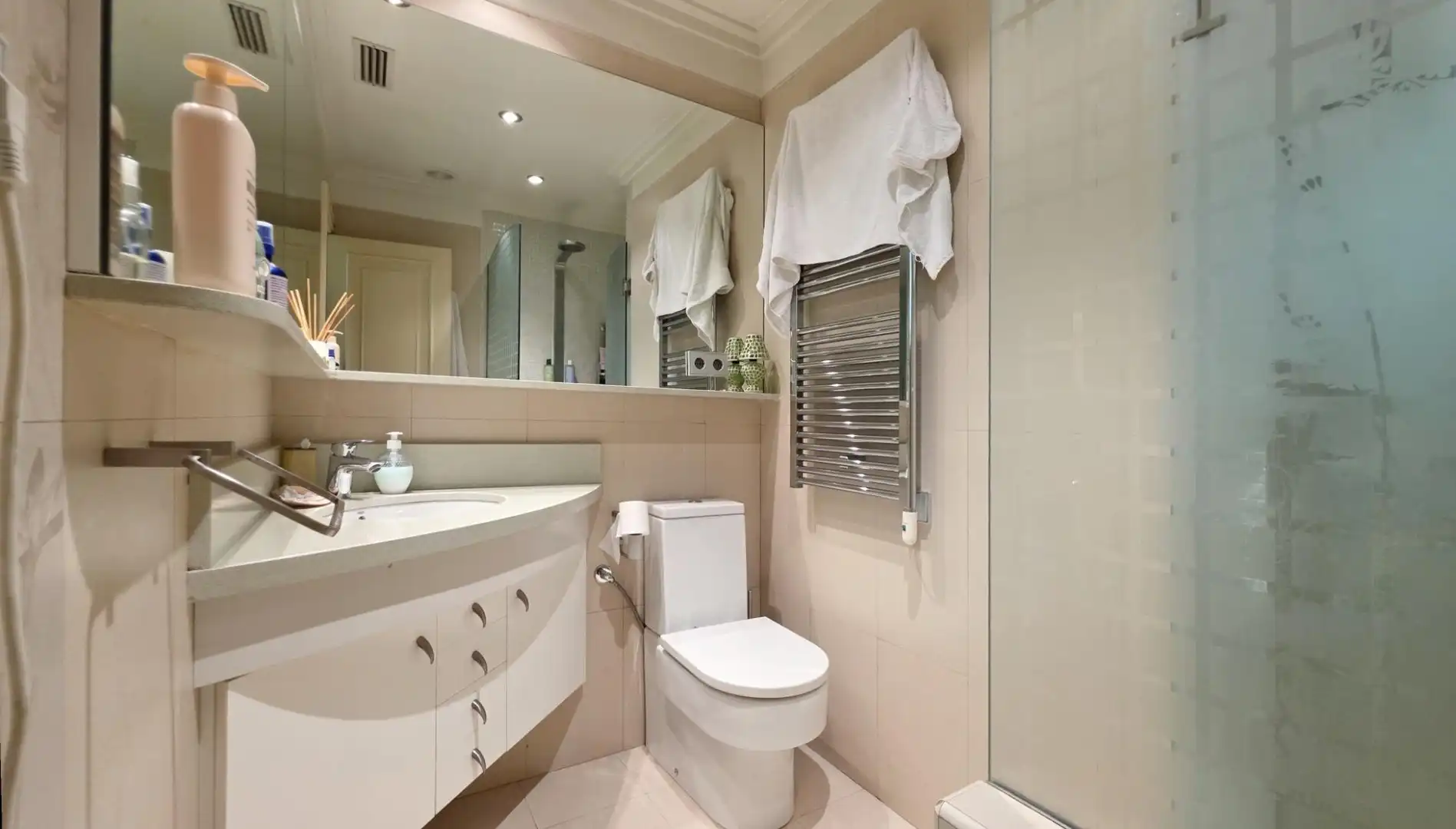 Bathroom of Houses for sale in Elche / Elx  with Air Conditioner, Private garden and Parquet flooring