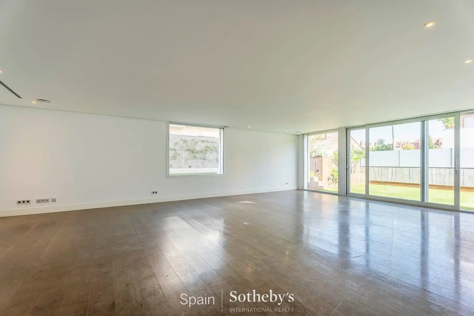 Casa adosada en venta en Madrid con Aire acondicionado, Calefacción y Jardín privado
