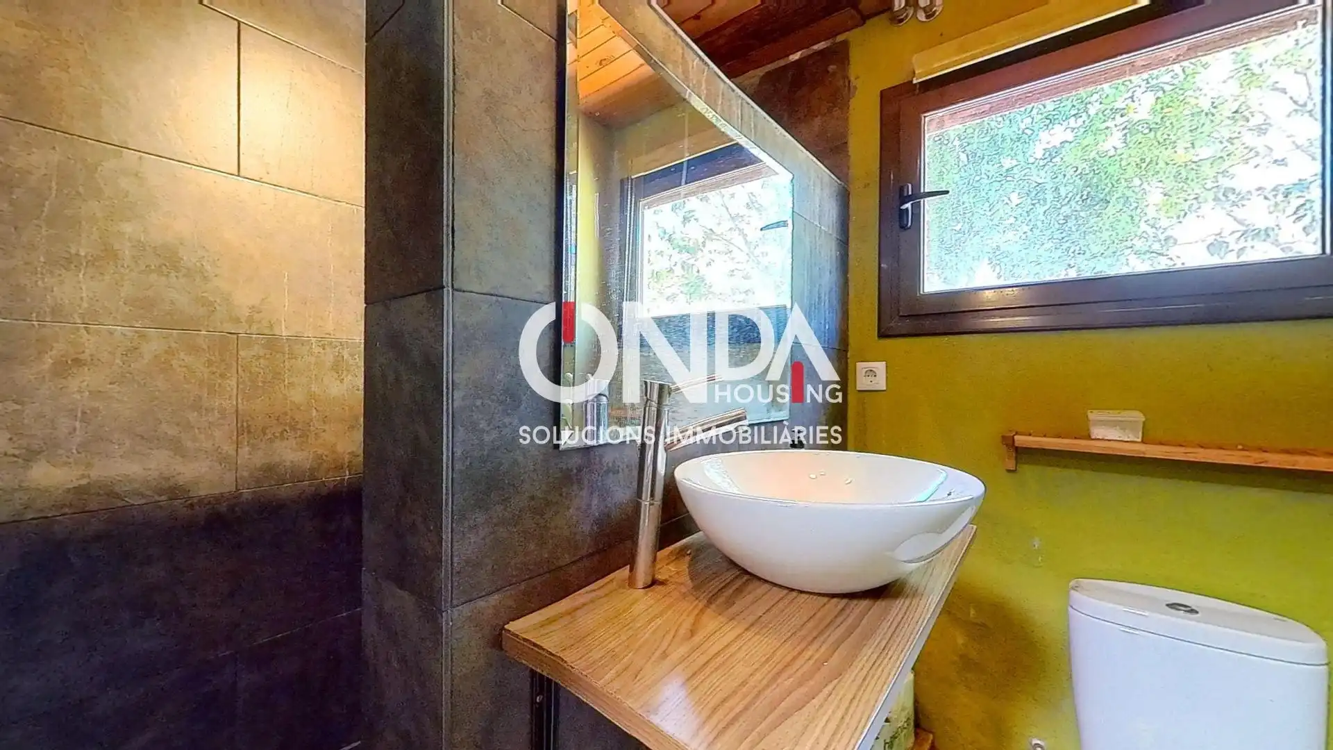Bathroom of Houses for sale in Camarasa  with Heating, Private garden and Parquet flooring