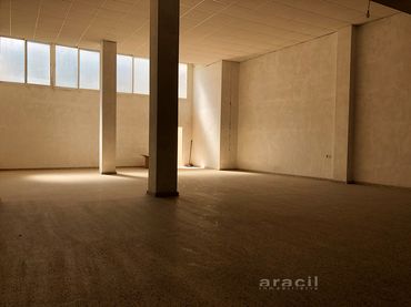 Gewerbefläche zur Miete in Centre - Zona Alta