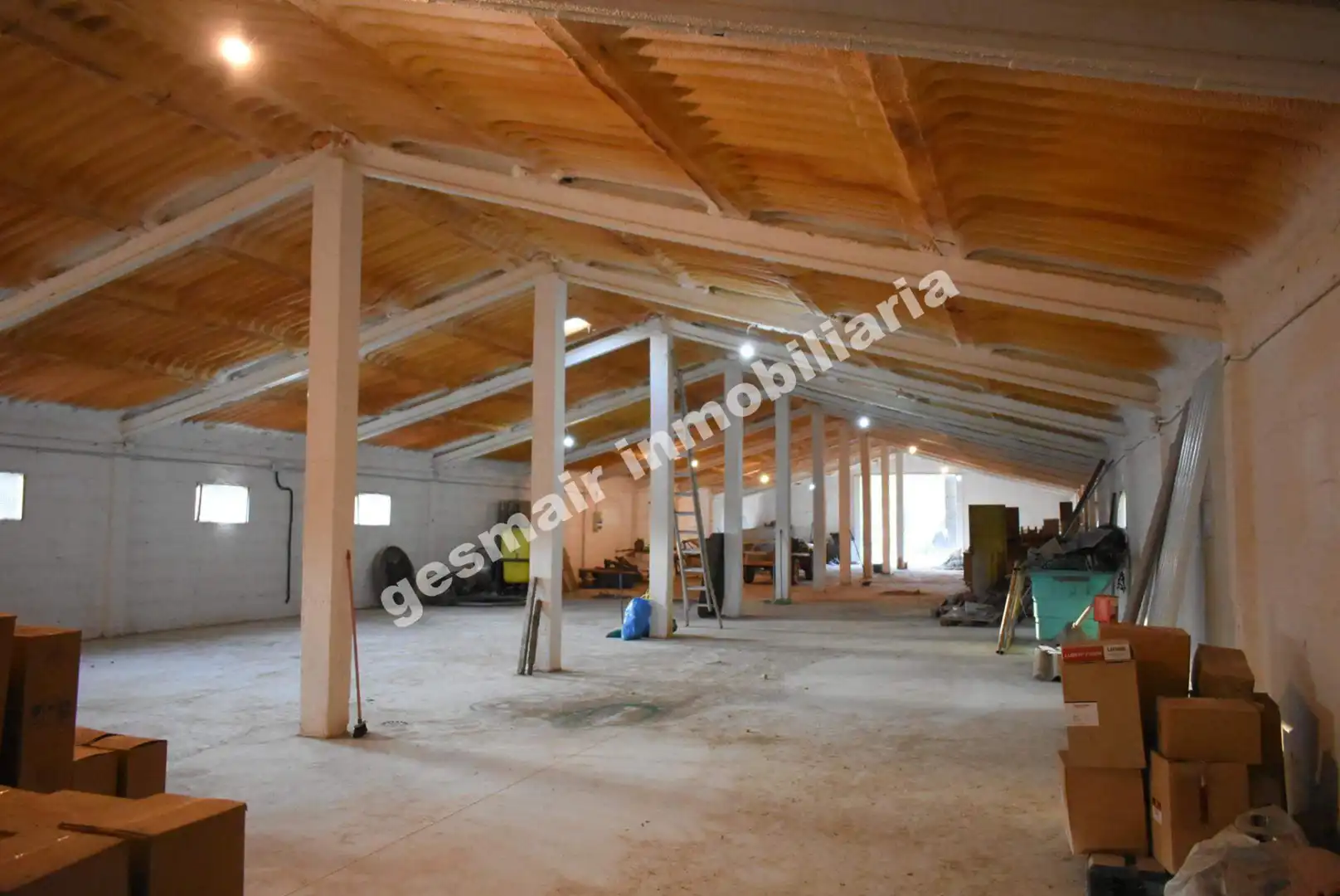 Nave industrial de alquiler en Moeche
