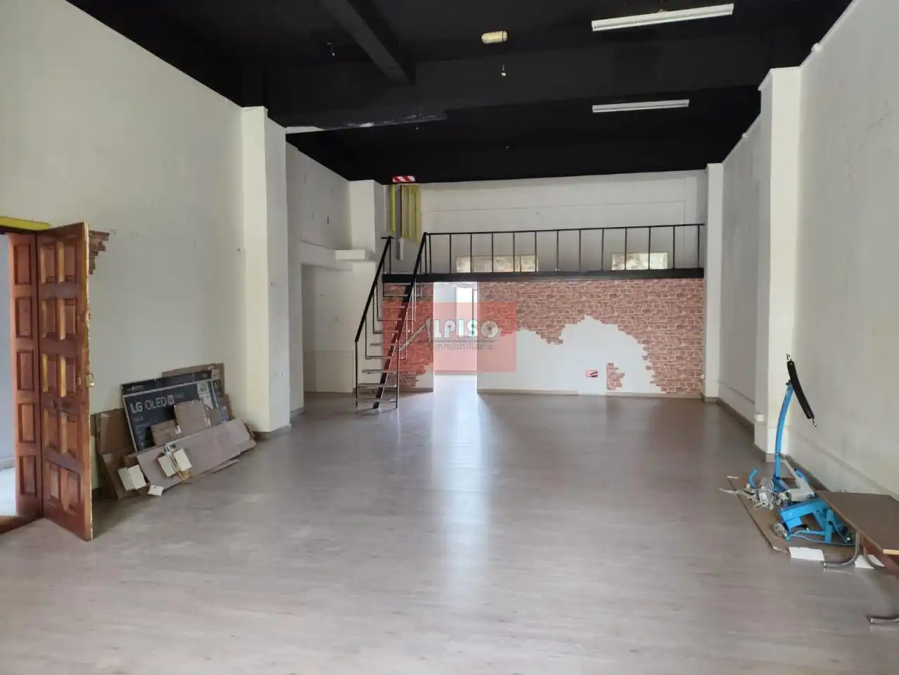 Local comercial de lloguer a Couto, imagen 2