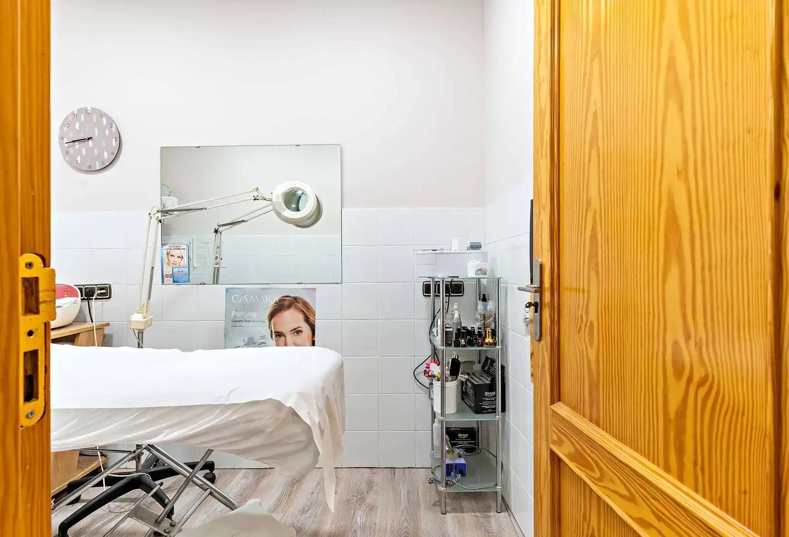 Badezimmer von Geschaftsraum zum Verkauf in Almería mit Klimaanlage und Möbliert