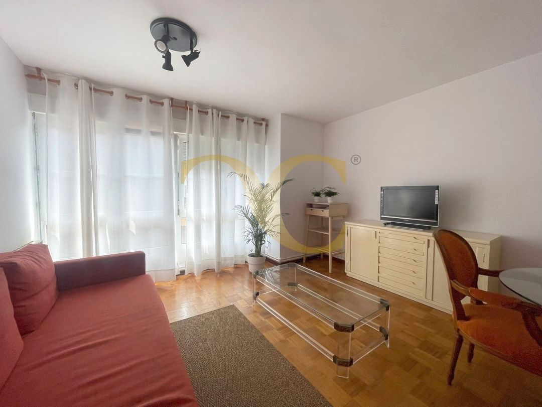 Sala de estar de Dúplex en venta en Parres con Calefacción, Trastero y Amueblado