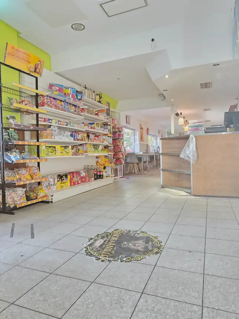 Local comercial en traspàs a Calle de Silveria Fañanás 23, imagen 9
