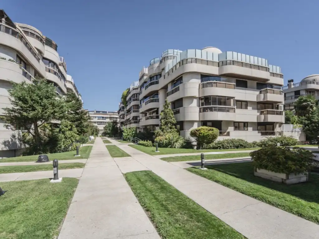 Außenansicht von Wohnung zur Miete in Madrid mit Klimaanlage