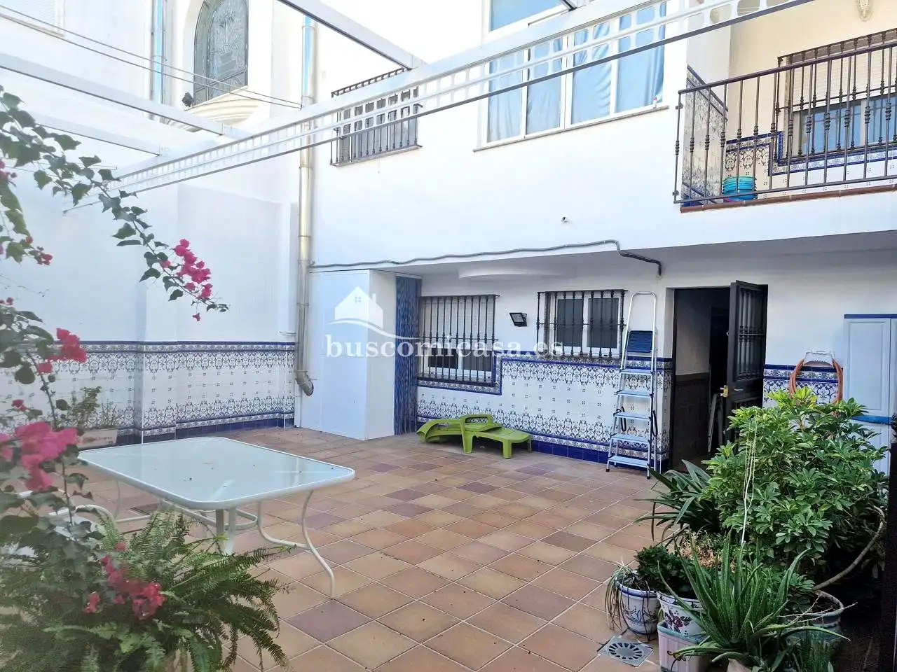 Vista exterior de Casa adosada en venda en Torredelcampo amb Aire condicionat, Calefacció i Jardí privat