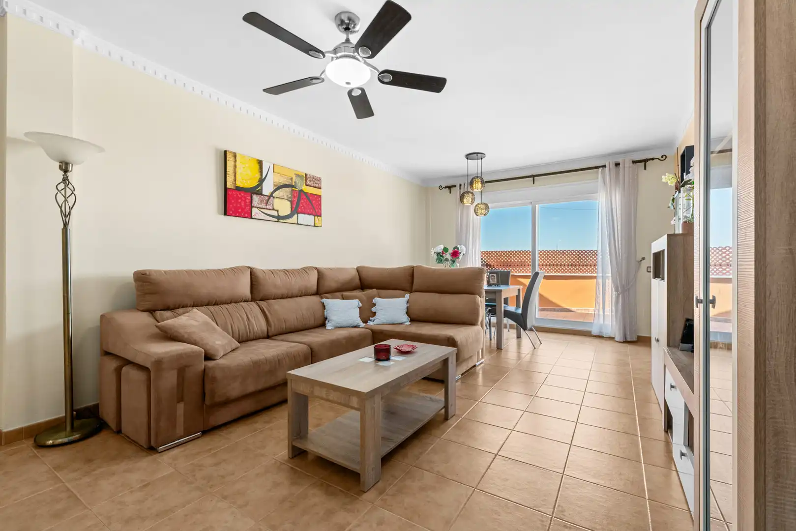 Sala de estar de Ático en venta en Estepona con Aire acondicionado, Terraza y Trastero