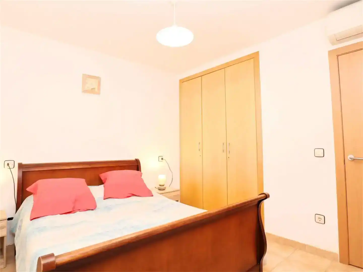 Schlafzimmer von Wohnung zum Verkauf in Empuriabrava mit Klimaanlage und Schwimmbad