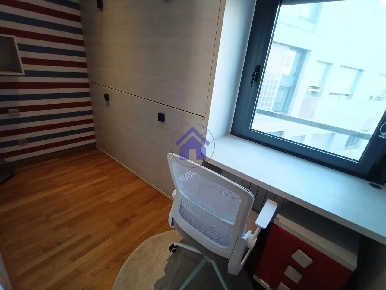 Piso de alquiler en Vigo  con Calefacción, Terraza y Piscina