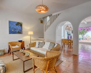 Sala d'estar de Casa adosada en venda en Palafrugell amb Aire condicionat i Jardí privat