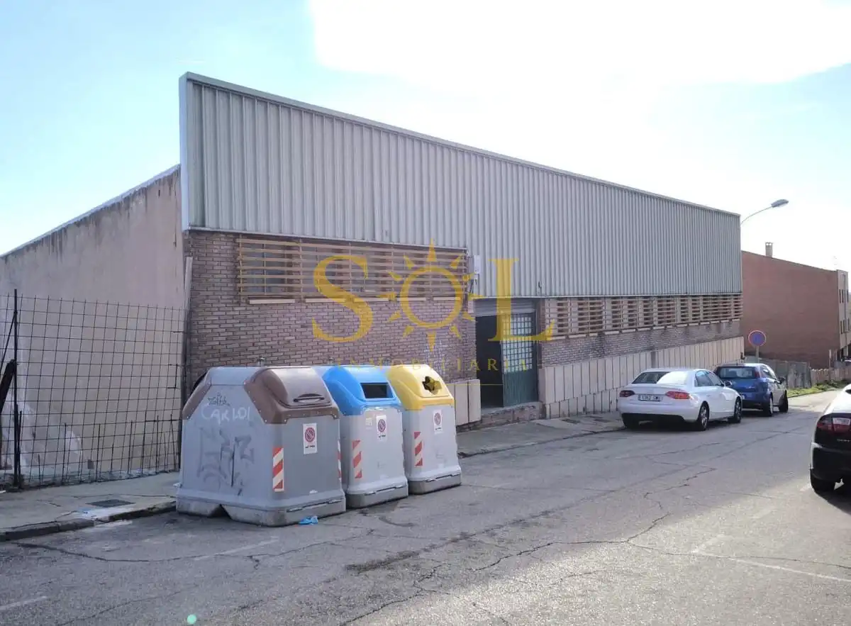 Außenansicht von Fabrikhallen zur Miete in Villaquilambre