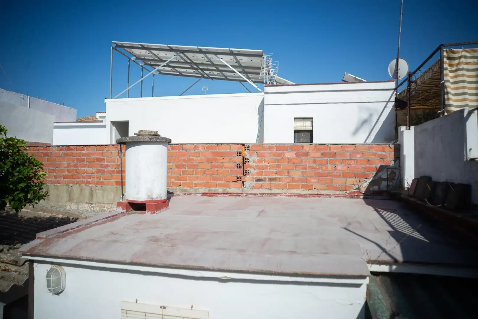 Vista exterior de Casa o xalet en venda en Camas amb Terrassa i Traster