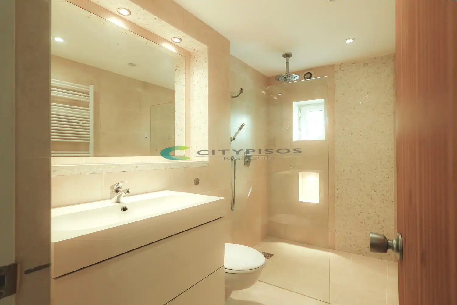 Baño de Piso en venta en Barcelona con Aire acondicionado, Calefacción y Parquet