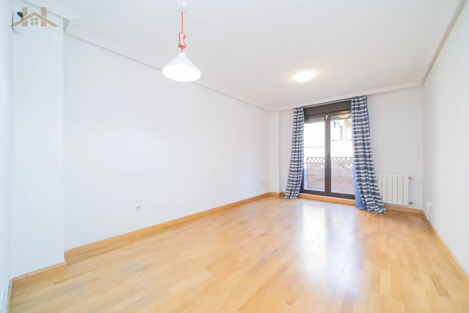 Sala d'estar de Dúplex en venda en Sevilla la Nueva amb Aire condicionat, Calefacció i Traster