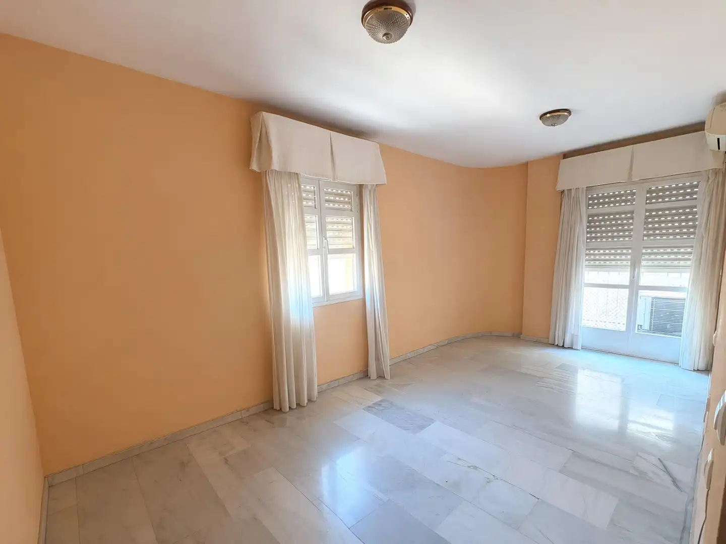 Casa adosada en venda en Cádiz amb Terrassa, Traster i Balcó