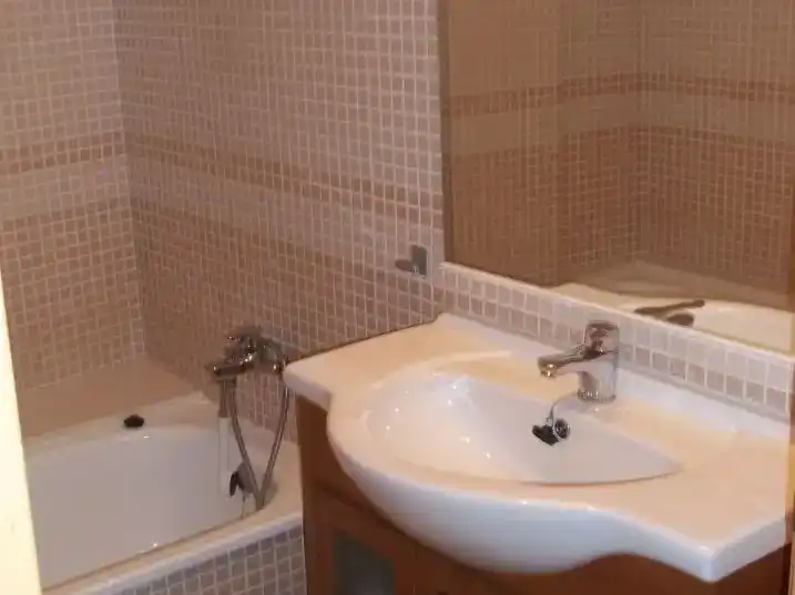 Bany de Pis en venda en Flaçà amb Traster i Balcó