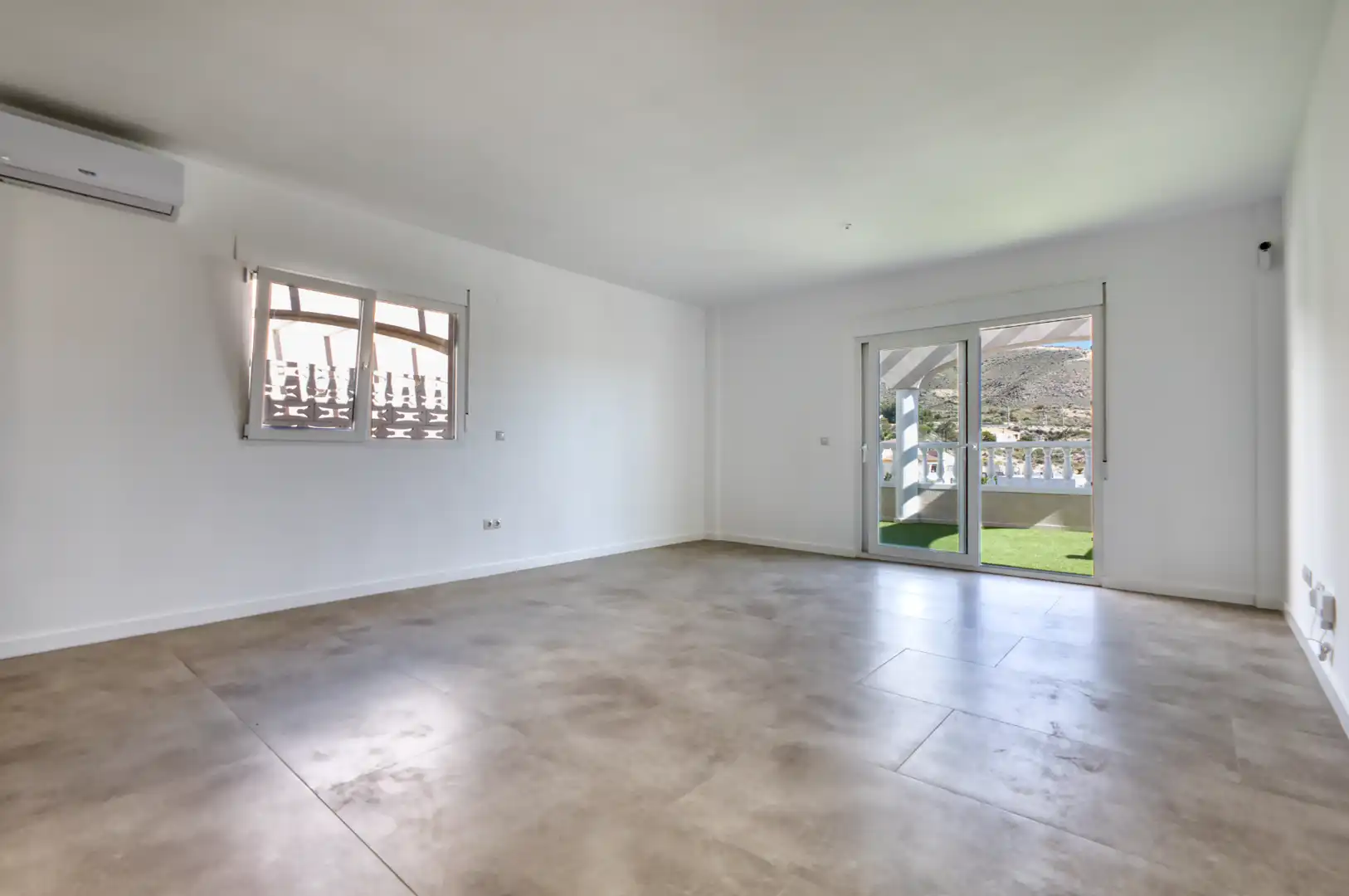 Sala d'estar de Casa o xalet en venda en El Campello amb Aire condicionat, Calefacció i Jardí privat