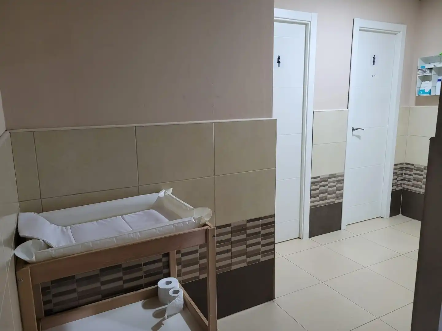 Baño de Local de alquiler en Ajalvir con Aire acondicionado
