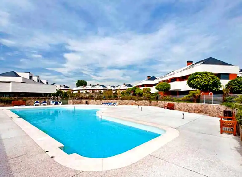 Swimming pool of Detached homes for rent in La Moraleja  with Air Conditioner, Heating and Private garden