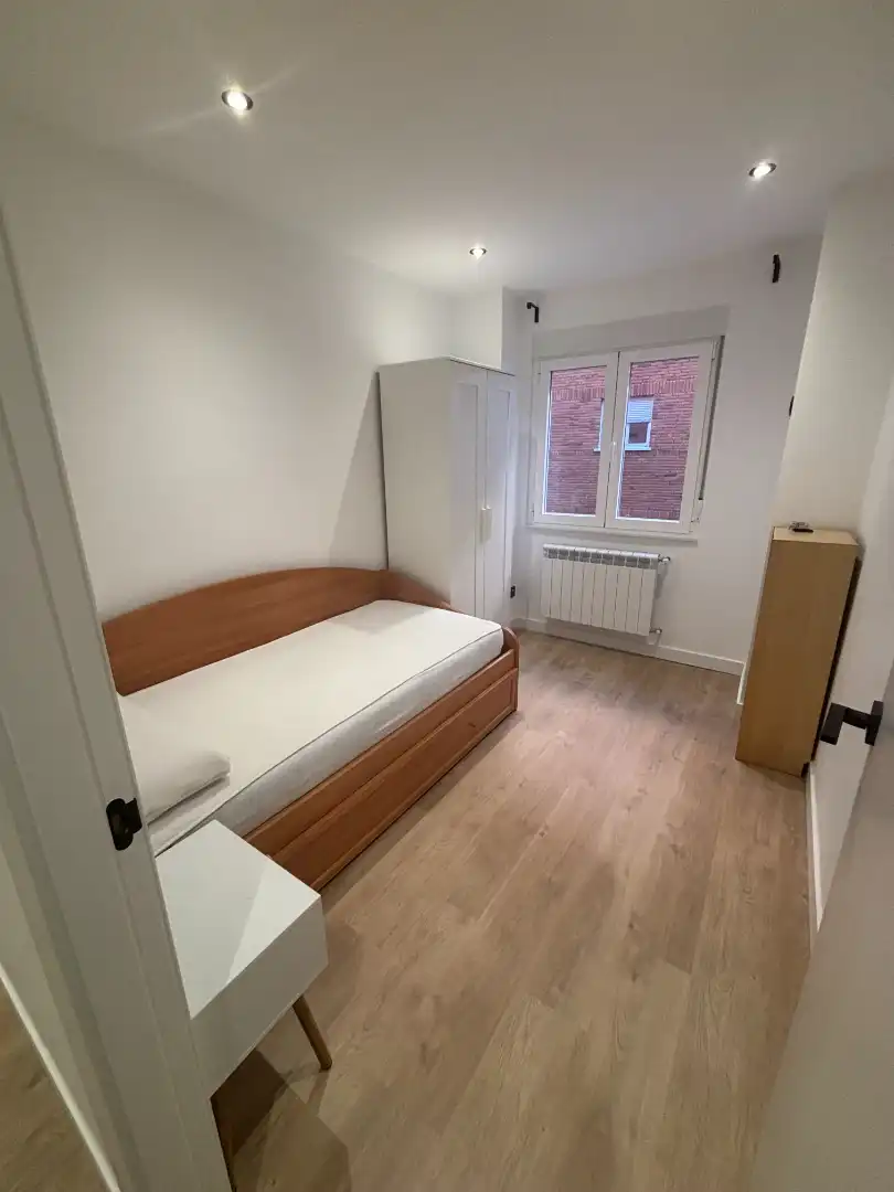 Schlafzimmer von Wohnung zur Miete in Salamanca mit Heizung, Möbliert und Ofen