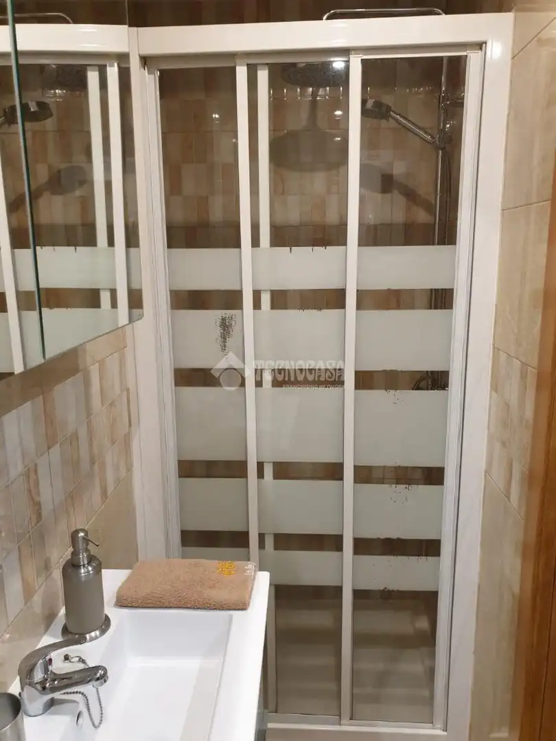 Bany de Pis de lloguer en Madrid amb Aire condicionat, Terrassa i Domòtica