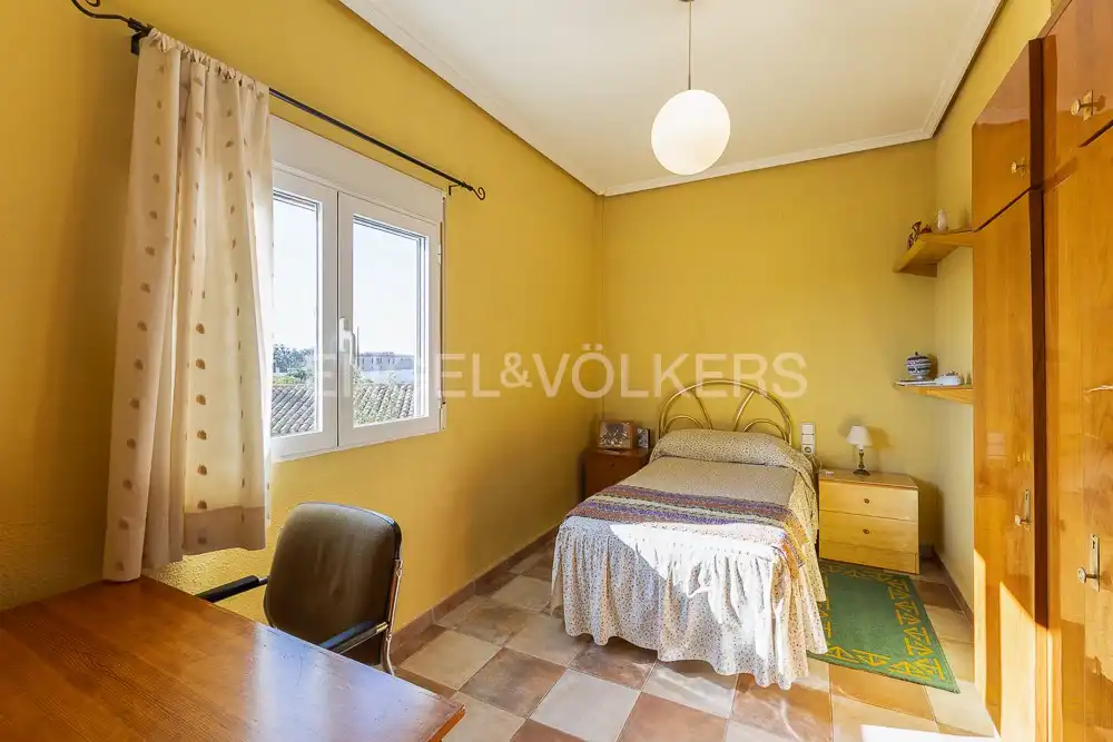 Habitación de Casa o chalet en venta en Paterna con Aire acondicionado, Calefacción y Jardín privado