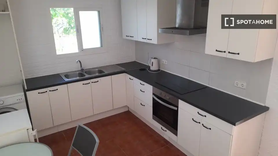 Room in Castellví de Rosanes