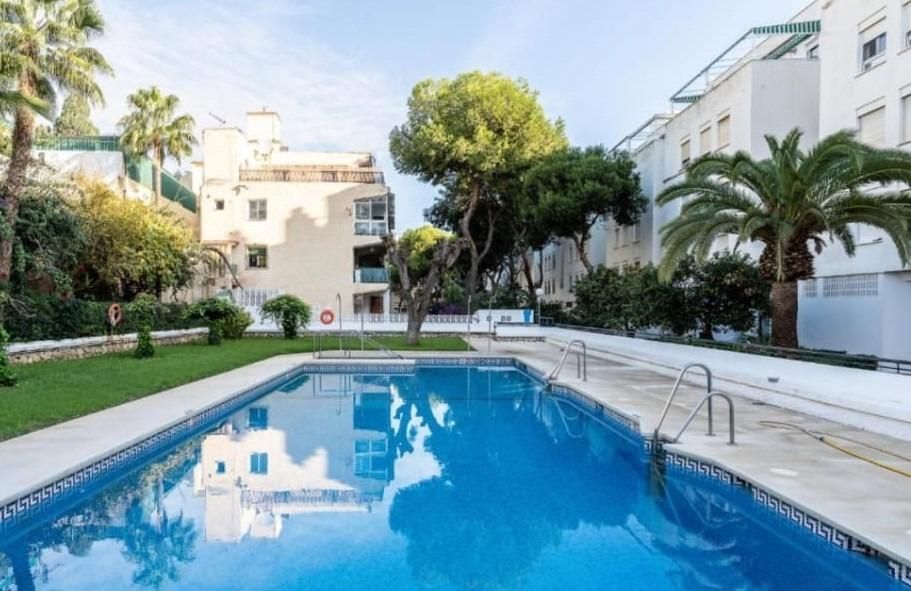Piscina de Pis en venda en Torremolinos amb Aire condicionat, Jardí privat i Terrassa