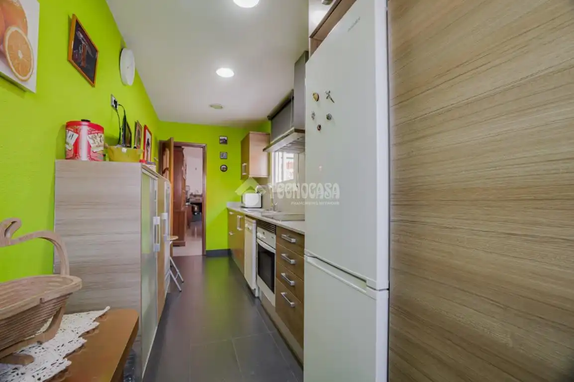 Küche von Einfamilien-Reihenhaus zum Verkauf in Terrassa mit Terrasse