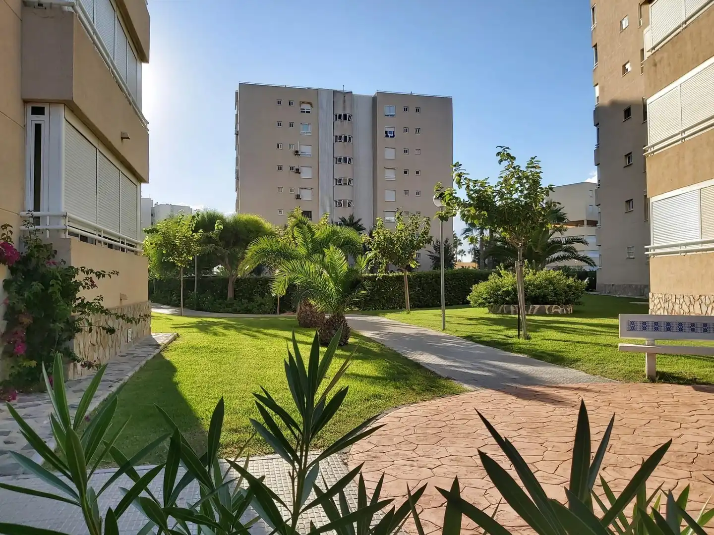 Vista exterior de Apartamento en venta en Alicante / Alacant con Aire acondicionado, Calefacción y Jardín privado