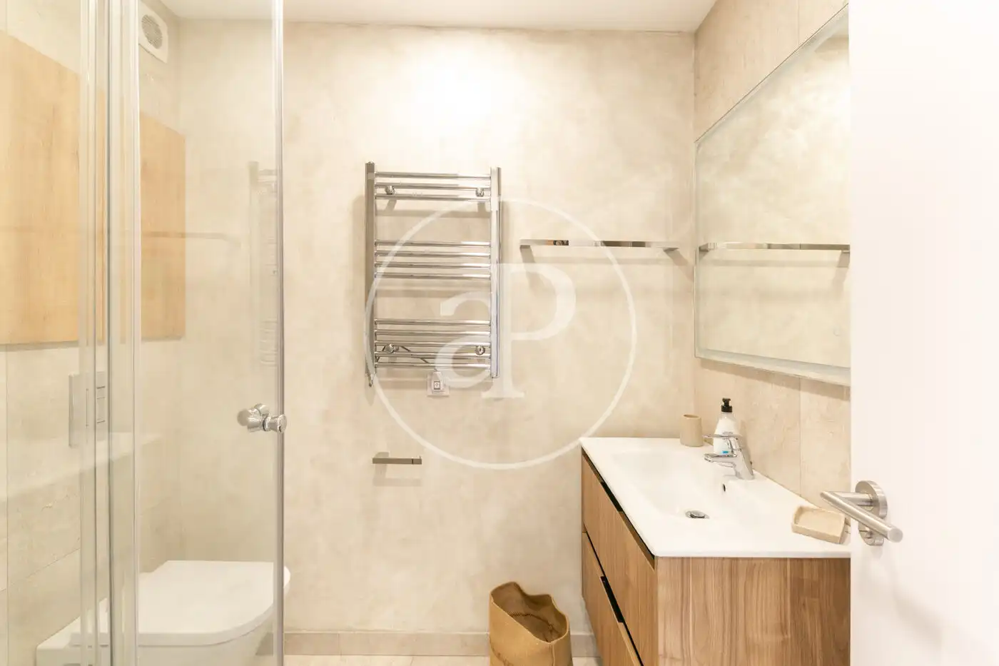 Badezimmer von Wohnung zum Verkauf in Barcelona mit Klimaanlage, Heizung und Möbliert