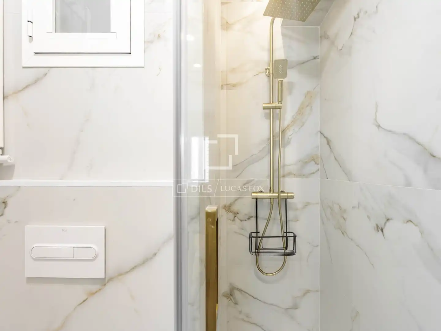 Bathroom of Flat for rent in Madrid  with Air Conditioner and Furnished